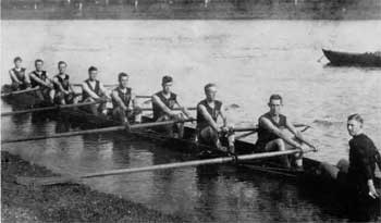 1919 New Zealand crew in Paris