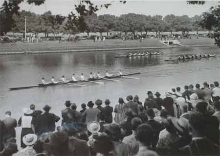 1939 Senior Eight Winning the Gilby Cup at The VRA Regatta