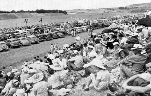 spectators at rowing