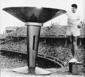 1956 Ron Clarke lights flame