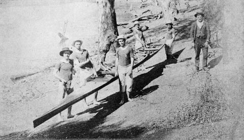 a crew near the old Rutherglen Boat Shed